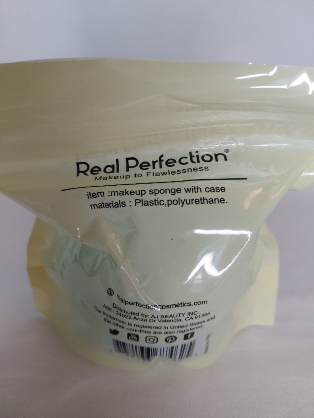 Real Perfection - Sponge + Case - Picture 6 of 7